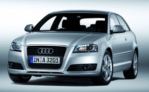 
La face avant de la nouvelle Audi A3 de 2009 se caractrise par un remodelage du bouclier avant, et surtout par de nouvelles optiques avant. La forme de ces optiques est identique, mais son traitement est radicalement diffrent. Une forme en vague interne fait son apparition, tandis que la partie suprieure de ces feux s'orne d'une range de LED pour l'clairage de jour. Ainsi, l'Audi A3 se remet au niveau des derniers codes stylistiques d'Audi.

 